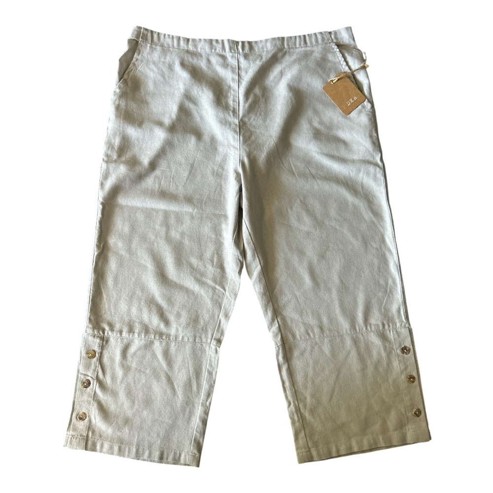 DKR Canada Designed Women's Light Sand Capris
